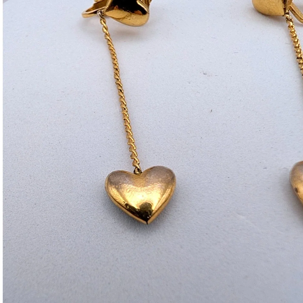 Vintage Trifari Gold Tone Double Heart Dangle Drop Clip On Earrings 3806